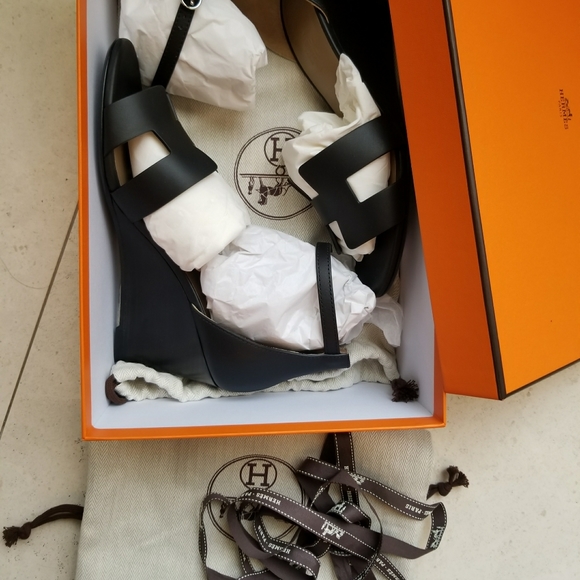 Hermes Legend Sandal Wedges Black Calflskin - Picture 8 of 8